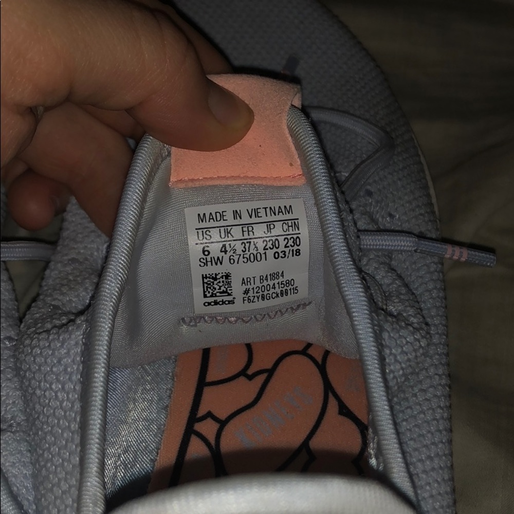 Shoes - Picture 4 of 4